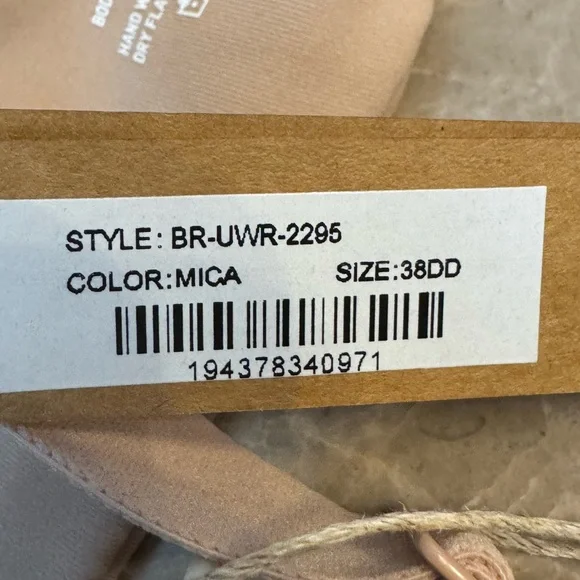 SKIMS FITS EVERYBODY PUSH-UP BRA - Picture 12 of 13